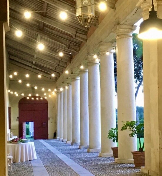 Barchessa illuminata villa Angarano